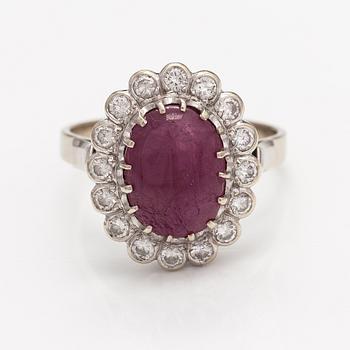 Ring, 18K vitguld, rubin och diamanter ca 0.48 ct tot.