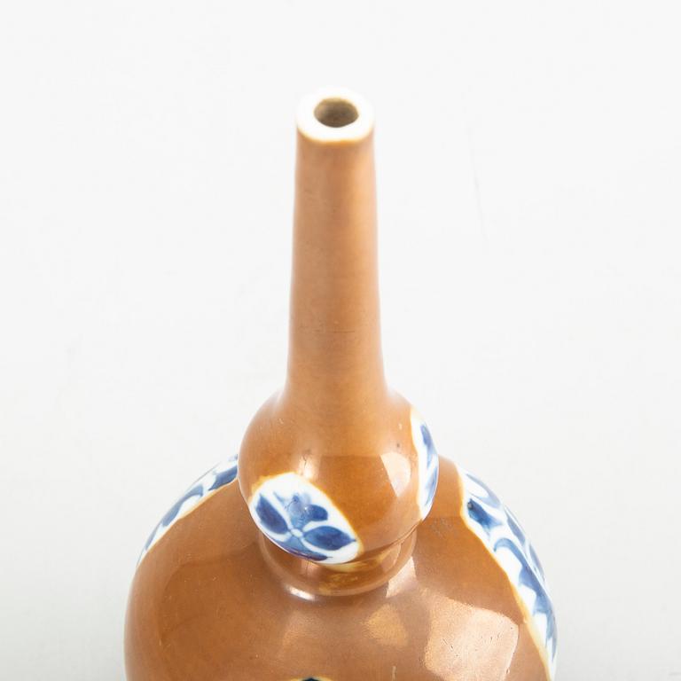 A Chinese 19th/20th century porcelain water dropper.