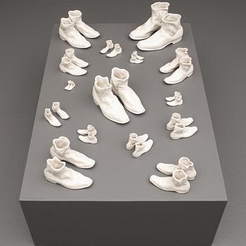 SAANA MURTTI
Katoaminen, 2012. 
Porslin 27x16-3x0,5 cm.