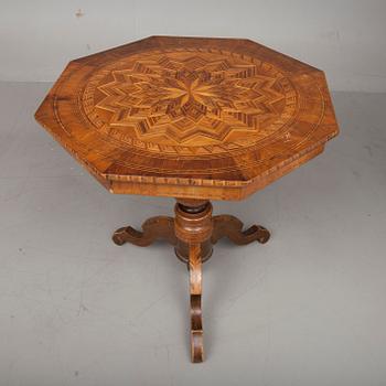 BORD, Italien 1800-talets mitt.