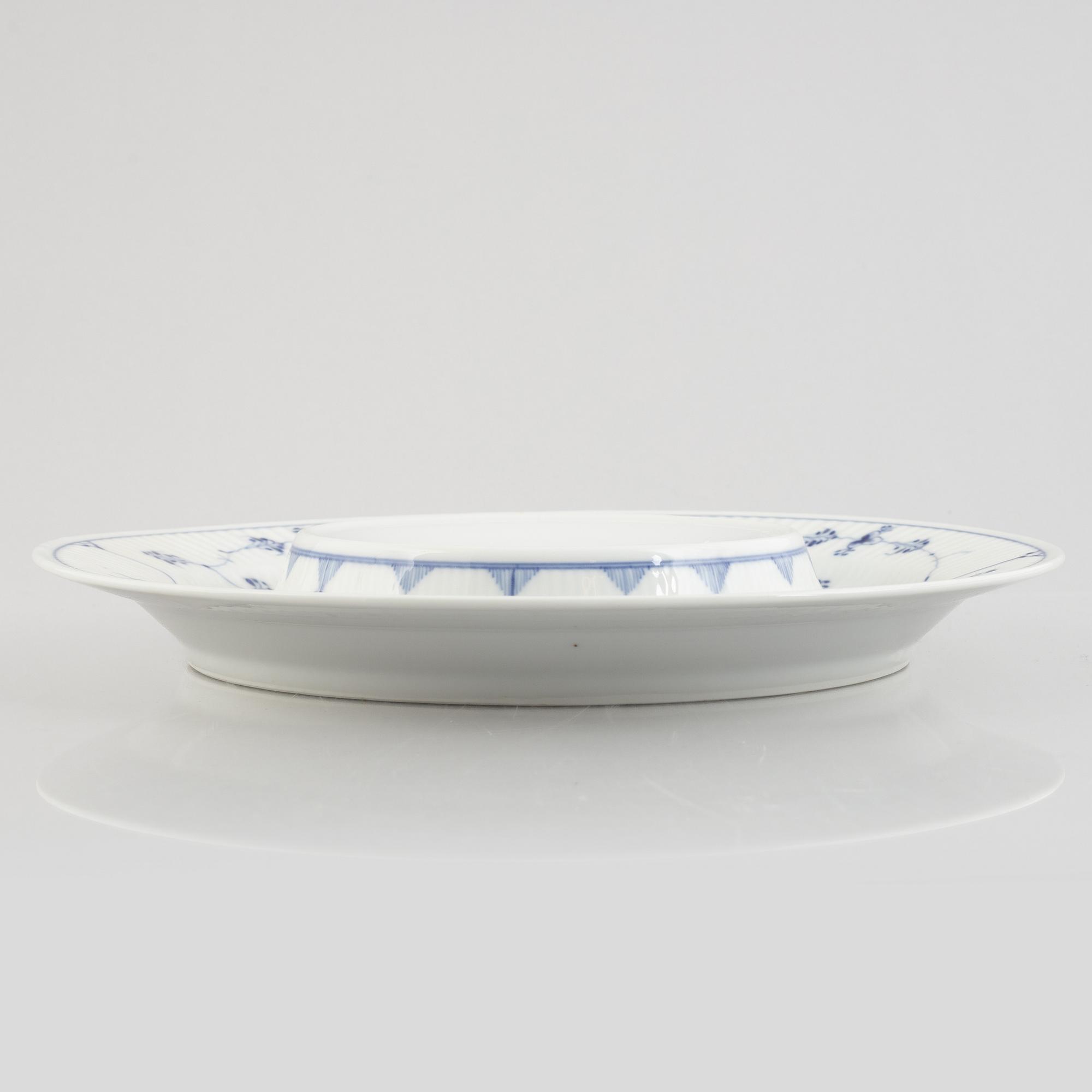 Terrin med lock och fat, porslin, Royal Copenhagen, "Musselmalet", modell 223, 1800-tal.