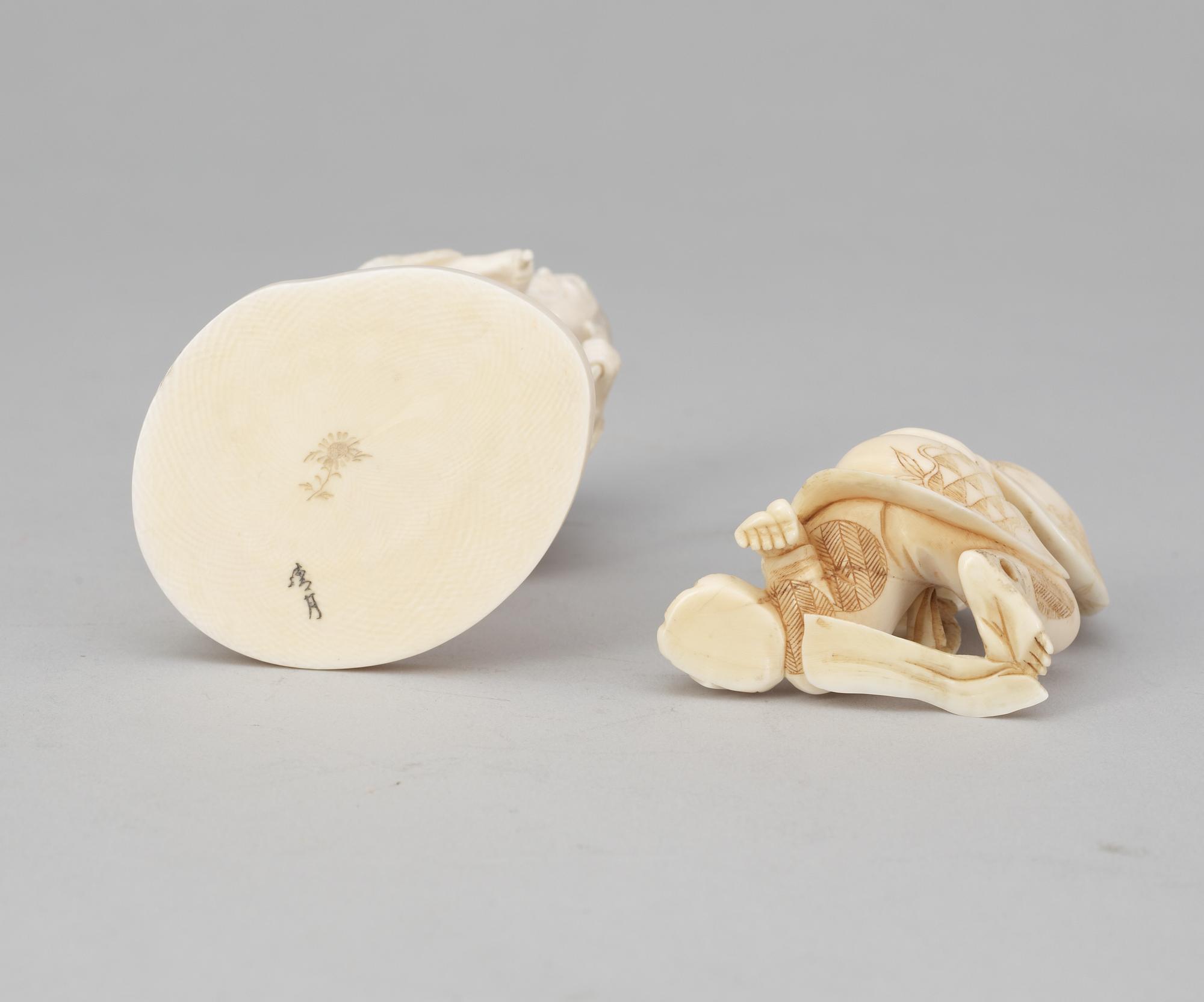 OKIMONO, 2 st. Tidigt 1900-tal. Japan.