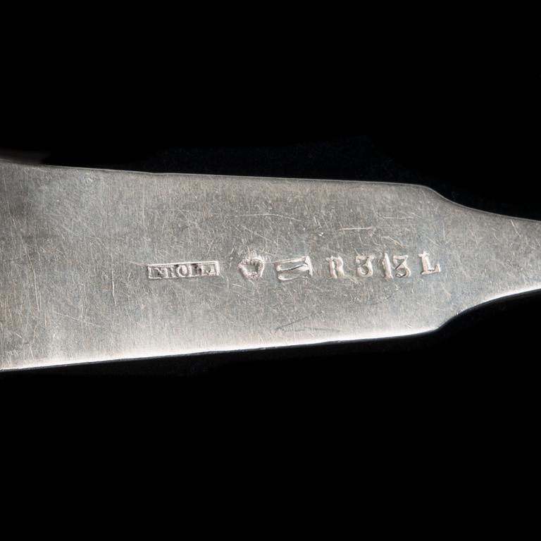 BESTICK, 80 st, silver, "Musslan-serien", diverse finska stämplar, 1920-70-tal. Tot vikt utan knivar 1629 g.