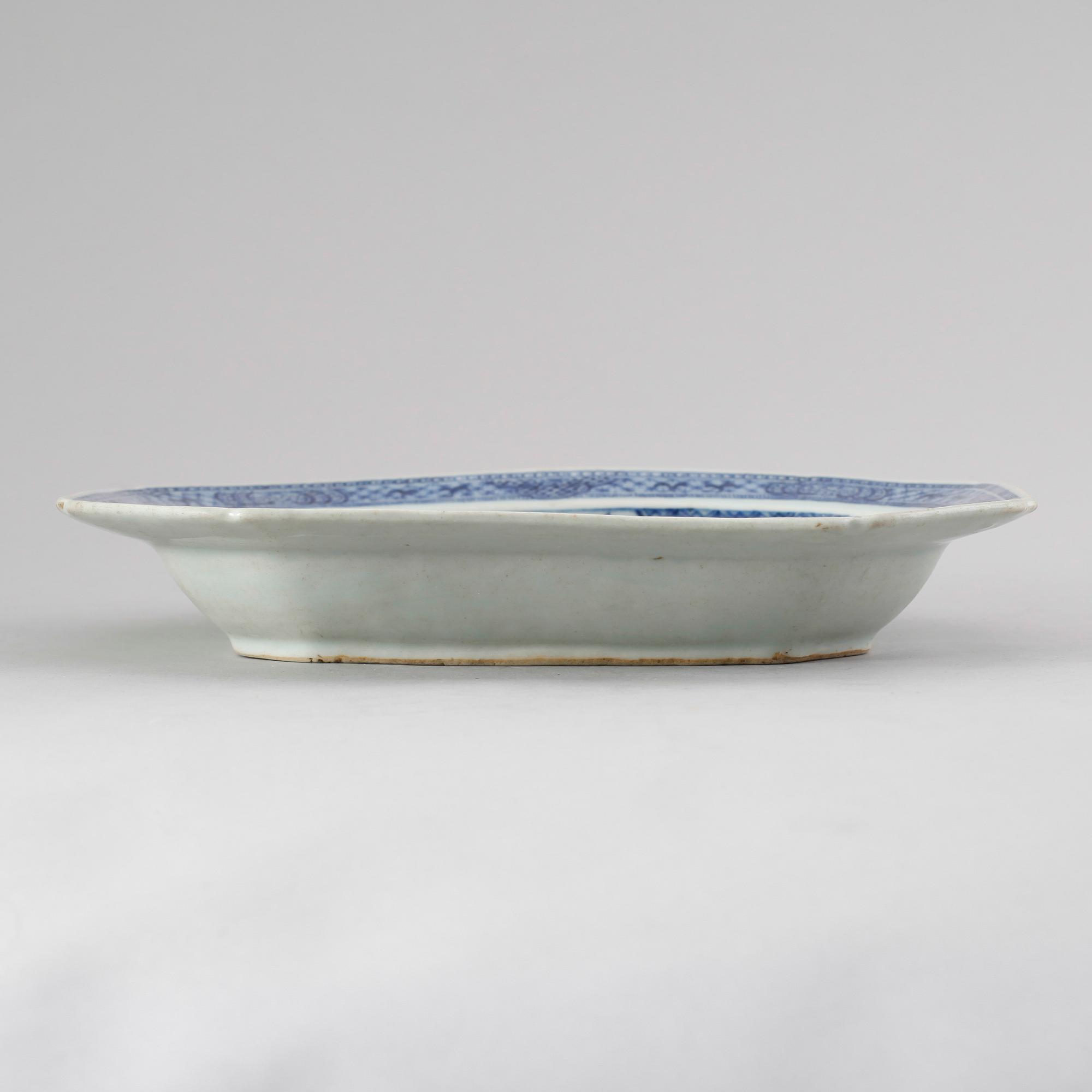 SKÅLFAT, porslin, Kina, 1800-talets första hälft.