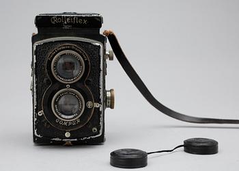KAMERA samt FOTOGRAFI. Christer Strömholm fotad i skola, 1960-tal.