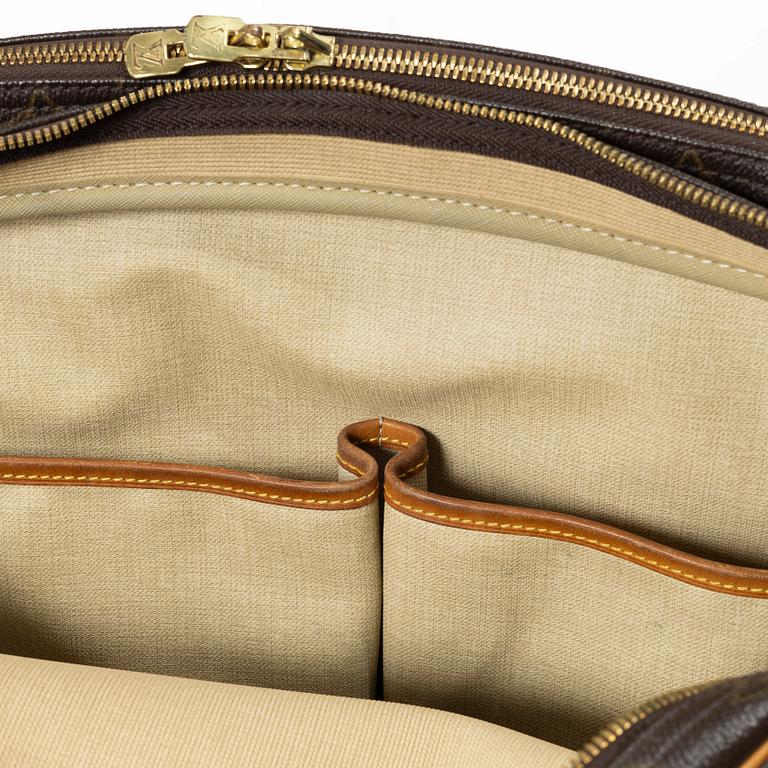 Louis Vuitton, a 'Reporter MM' cross body bag, 2001.