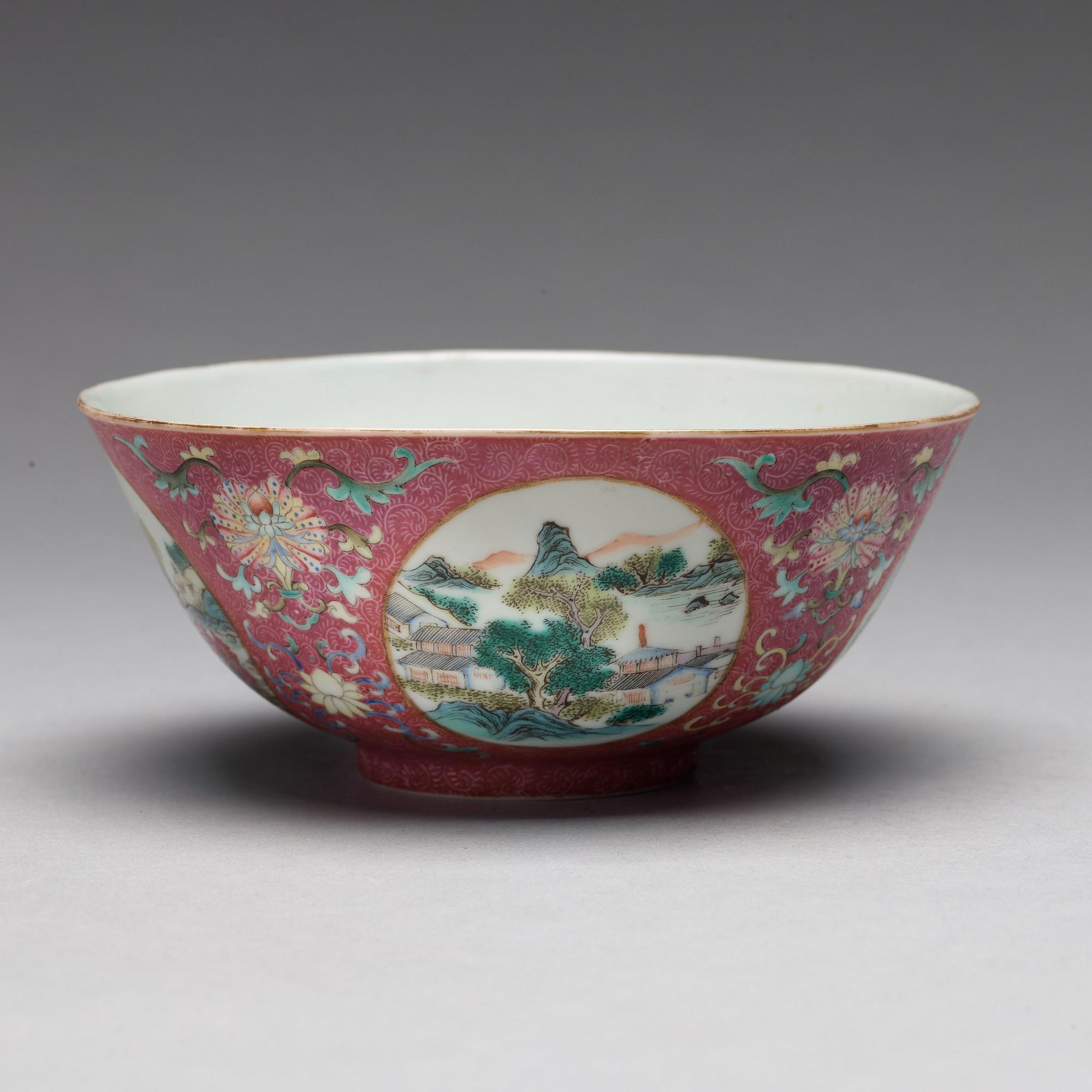 SKÅL, porslin. Qingdynastin med Qianlongs märke i rött.