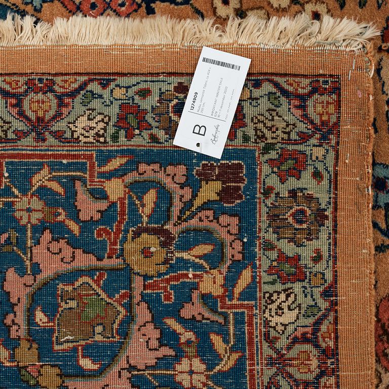 Matto, semi-antique Tabriz, ca 404 x 292 cm.