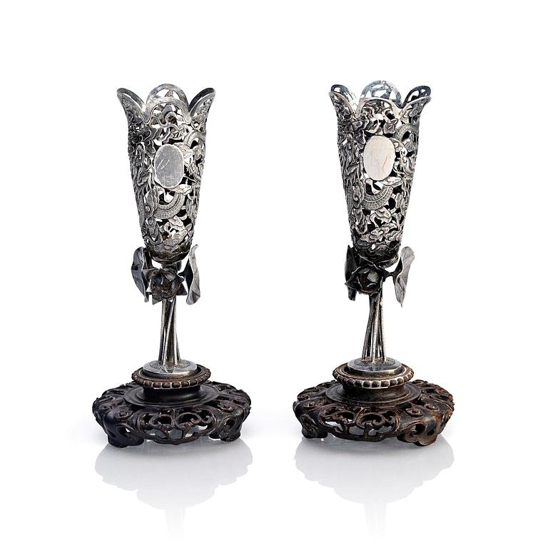 A pair of Chinese Export reticulated silver vases, Qing dynasty, late 19th century.