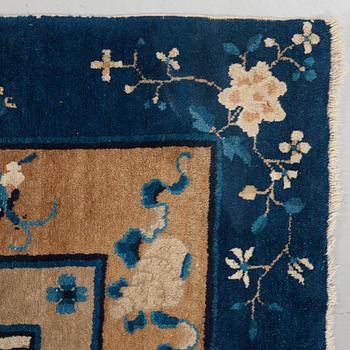 A CARPET, a semi-antique Beijing, China, 295,5 x 247,5 cm.