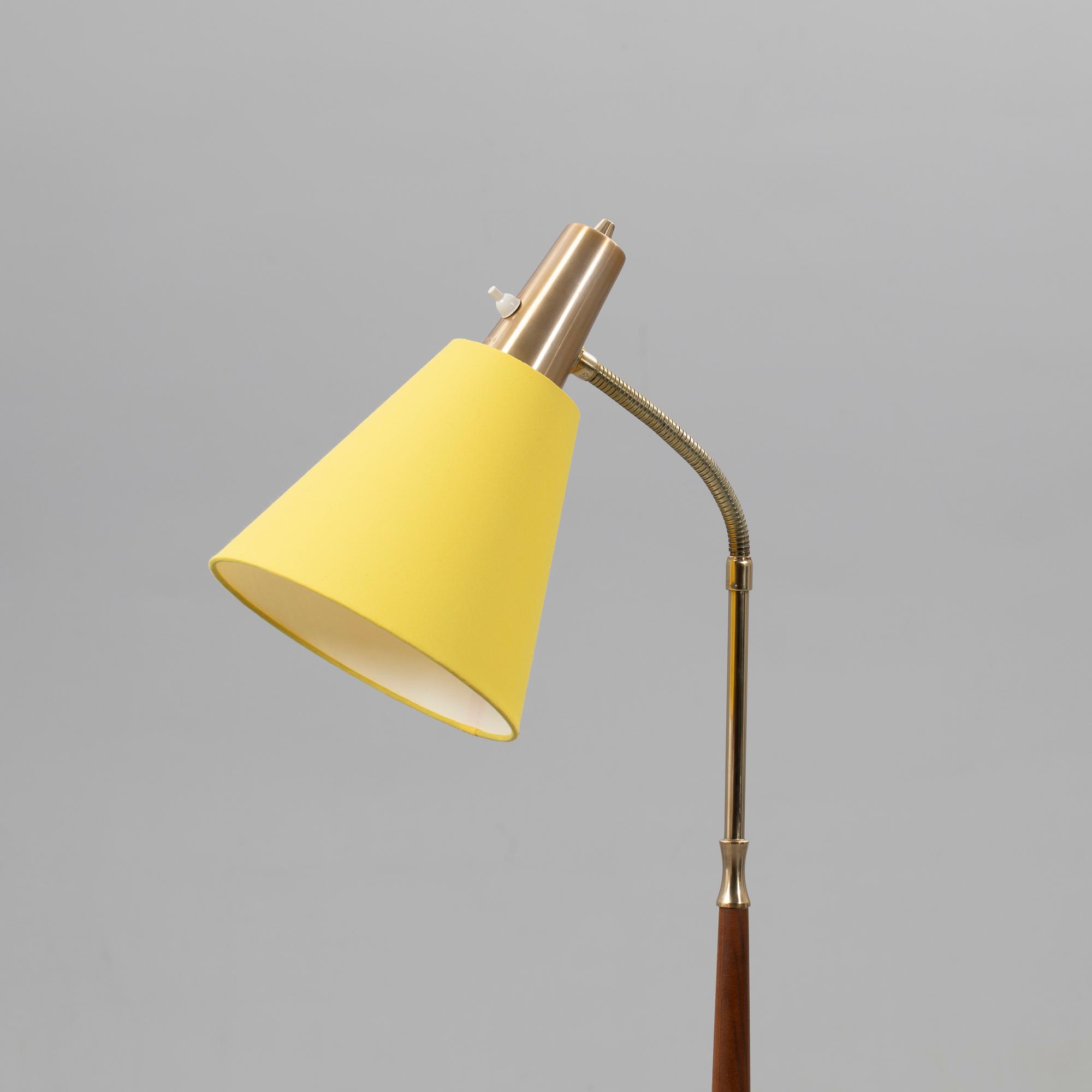 Golvlampa, modell 143, AB Armaturhantverk, Göteborg, 1900-talets mitt.