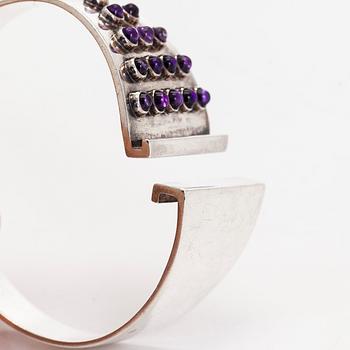 Veikko Reinikka, bracelet, cabochon-cut amethysts, silver, 1962.
