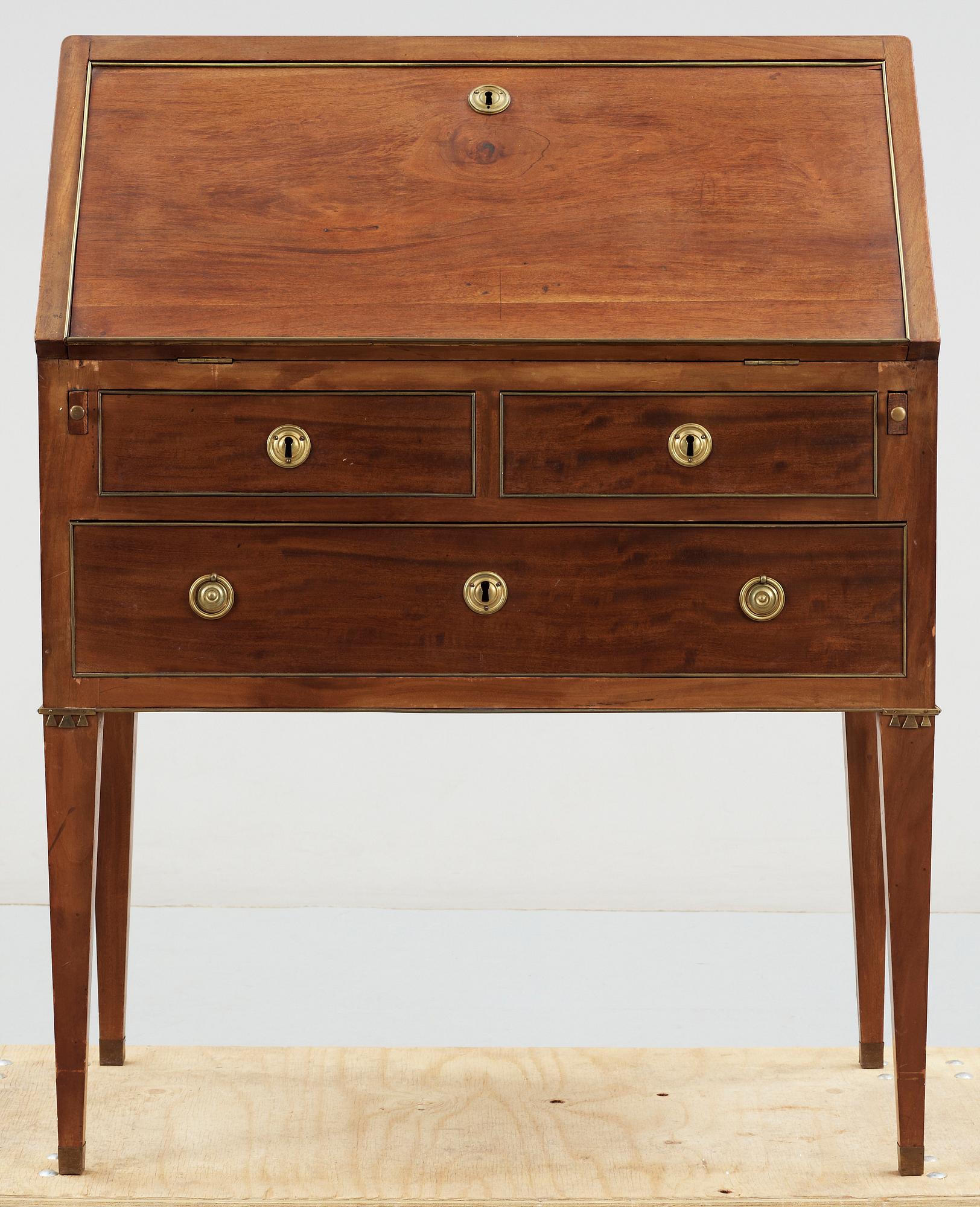 SNEDKLAFFSEKRETÄR, sengustaviansk stil, omkring sekelskiftet 1900.