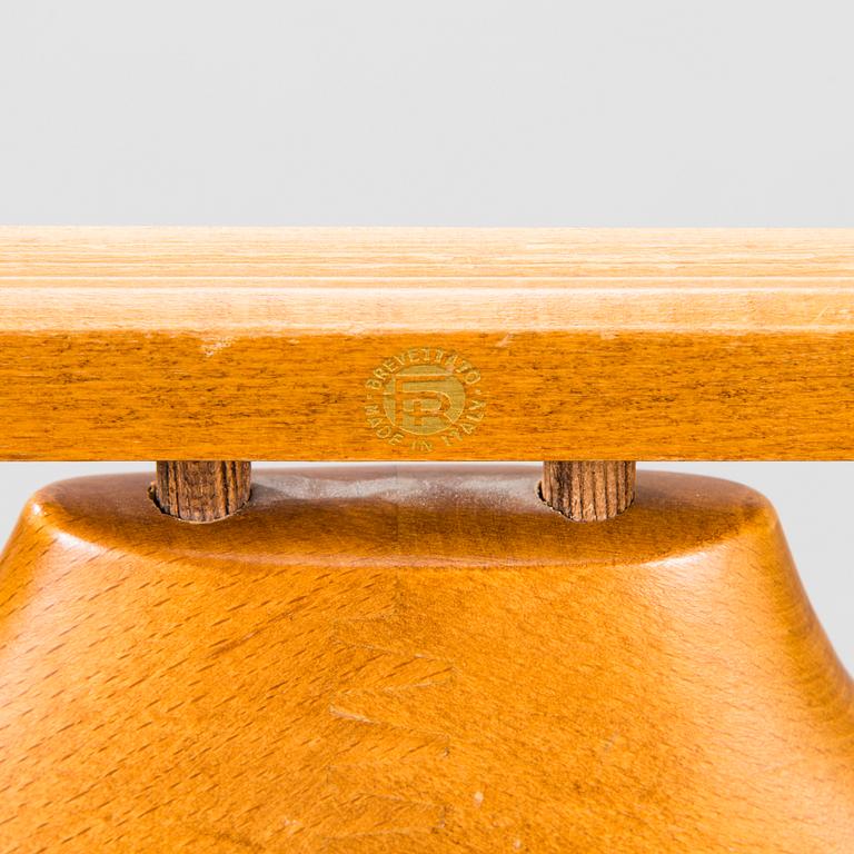 An Italian Fratelli Reguitti valet stand, the latter half of 20th century.