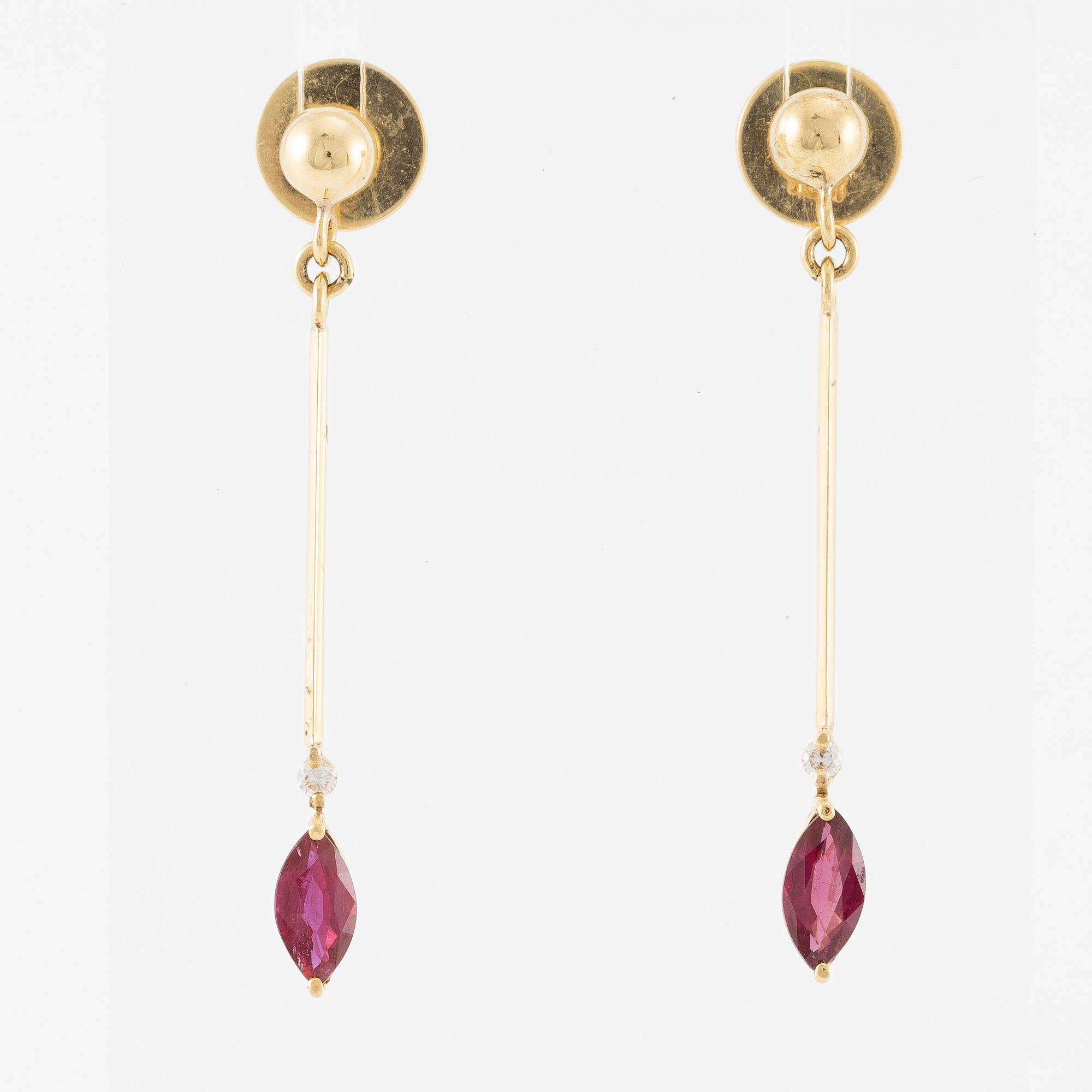 Earrings, 18K gold, set with brilliant-cut diamonds, navette-shaped red stone.