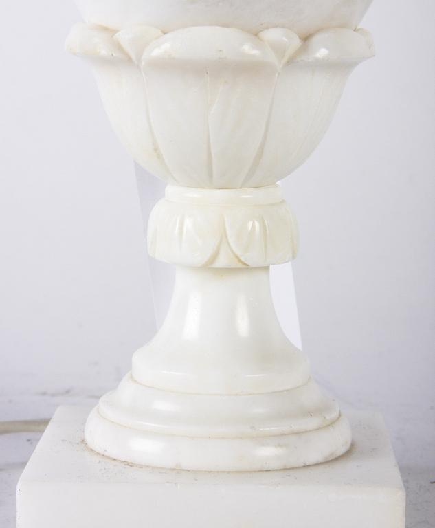 BORDSARMATUR, alabaster.