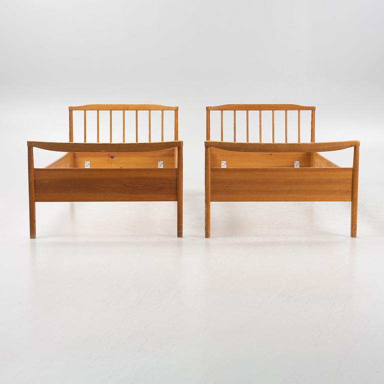 Carl Malmsten, sängar, ett par.