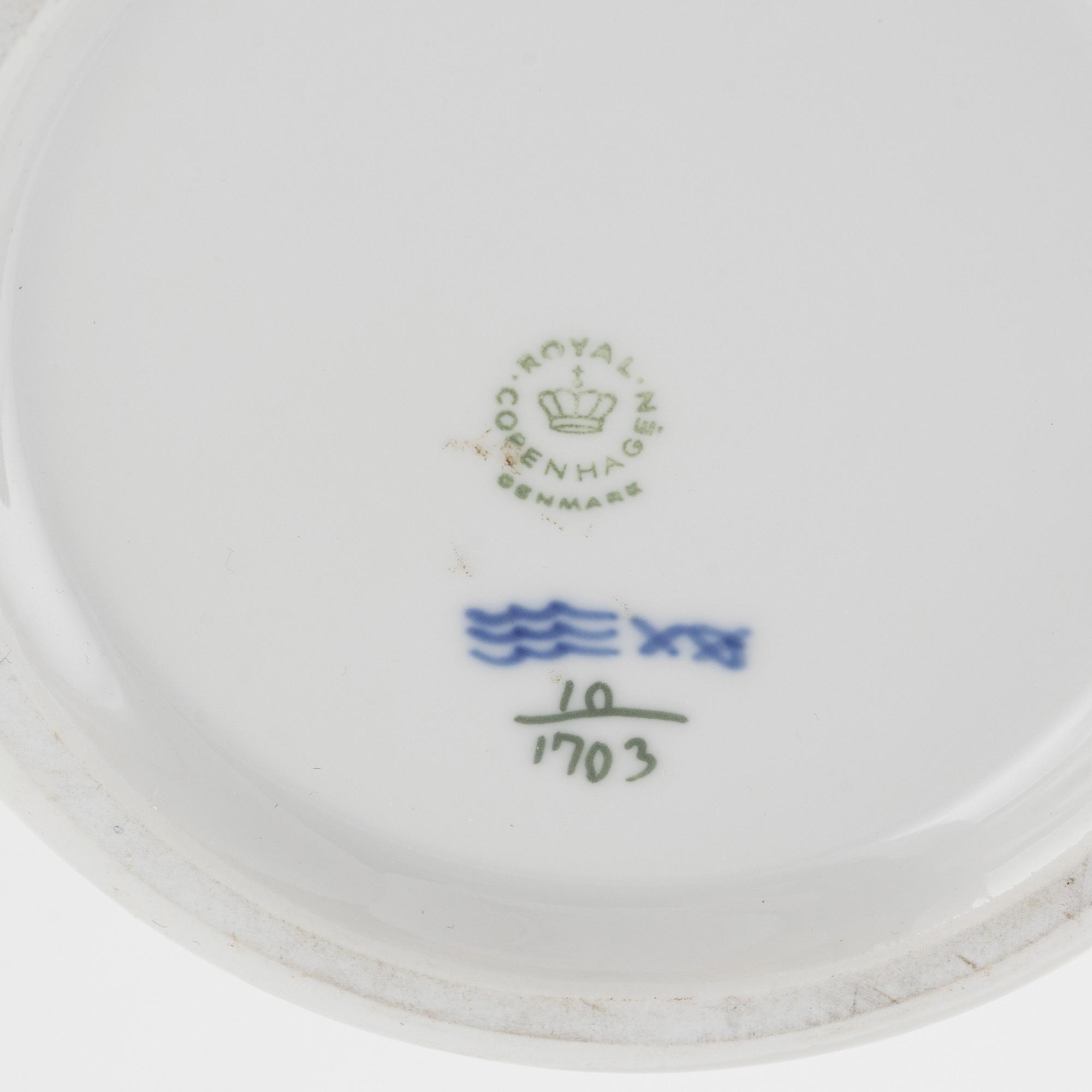 Mat- och kaffeservis, 86 delar, "Blå Blomst", Royal Copenhagen, Danmark.