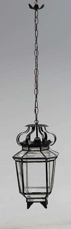 TAKLAMPA, 1900-talets andra hälft. Höjd ca 49 cm.