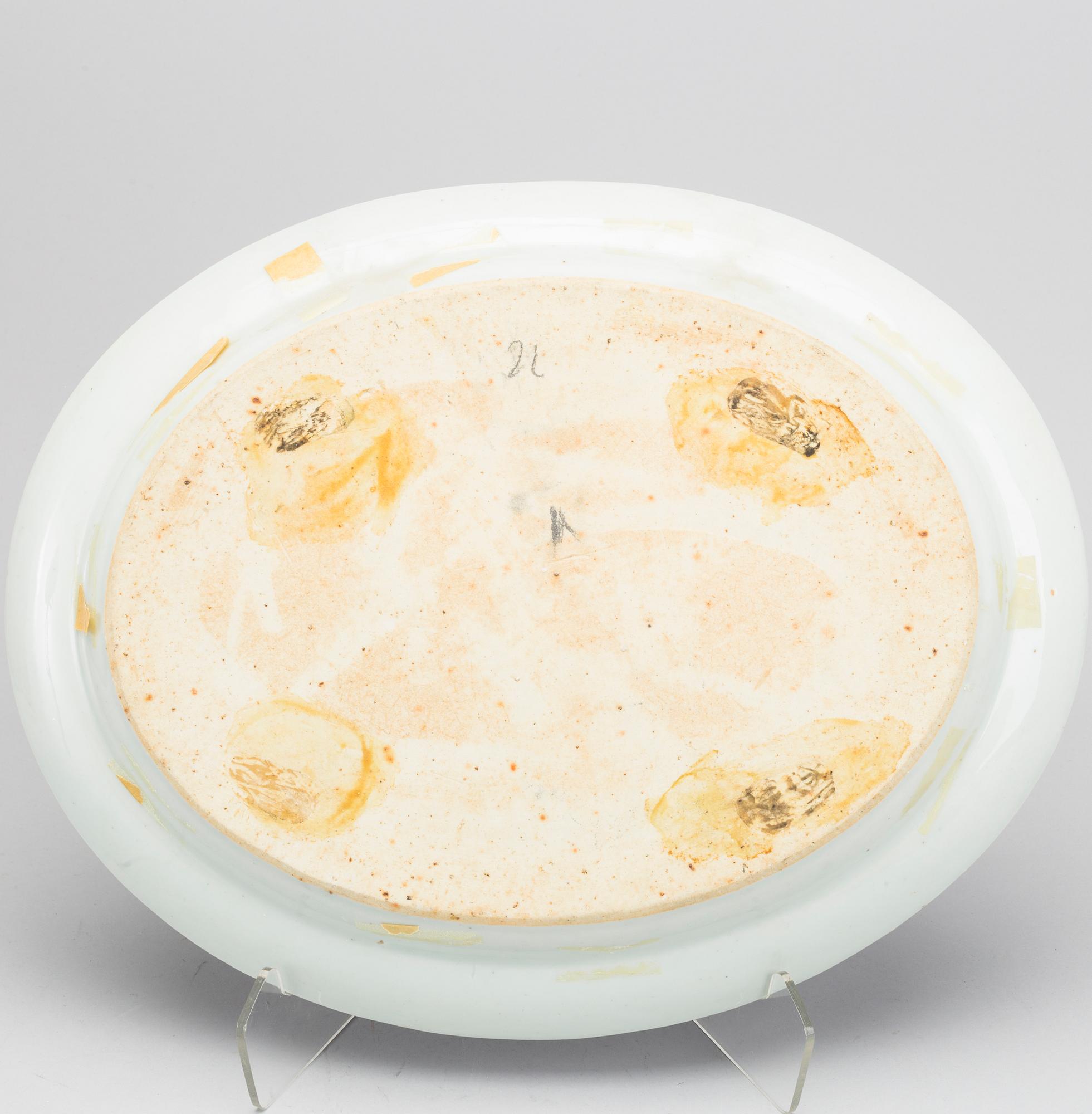 A set of six plus one Chinese porcelain serving dishes around 1800.