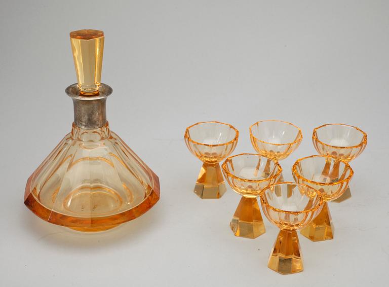 FLASKA samt GLAS, 1 + 6 glas och silver, art deco, Lettland, 1900-talets första hälft.