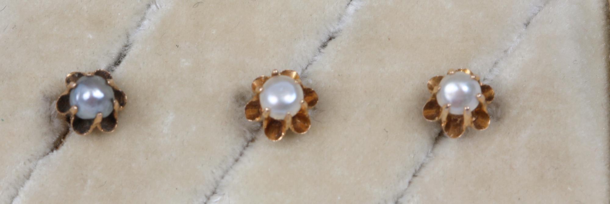 SKJORTKNAPPAR, 3 st, guld, pärlor, Stockholm 1896.