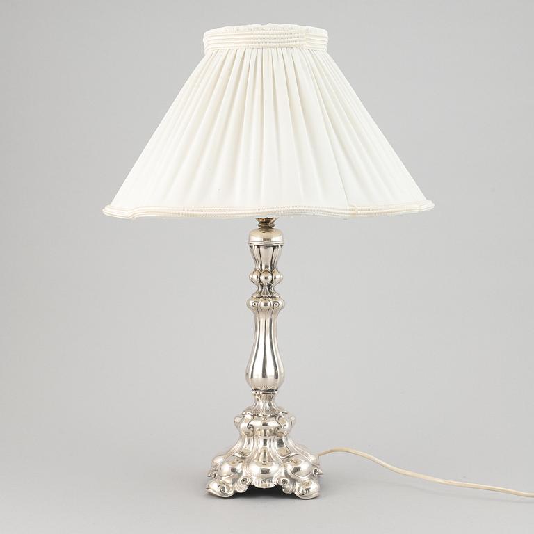 A silver plate neo-rococo tablelamp by CG Hallberg.