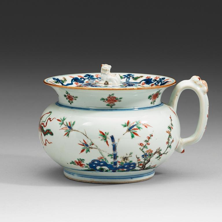 A porcelain chamber pot and cover, Qing dynasty, early 18th Century.
