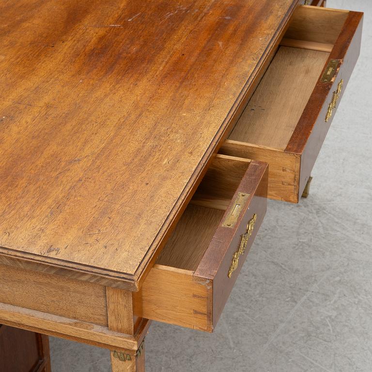Skrivbord, empirestil, tidigt 1900-tal.