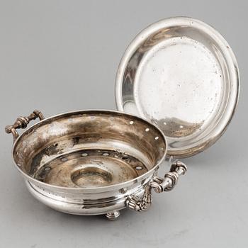 A heater, presumably England, circa 1900.