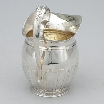 GRÄDDKANNA, silver, senempire, otydliga stämplar. Vikt ca 134g.