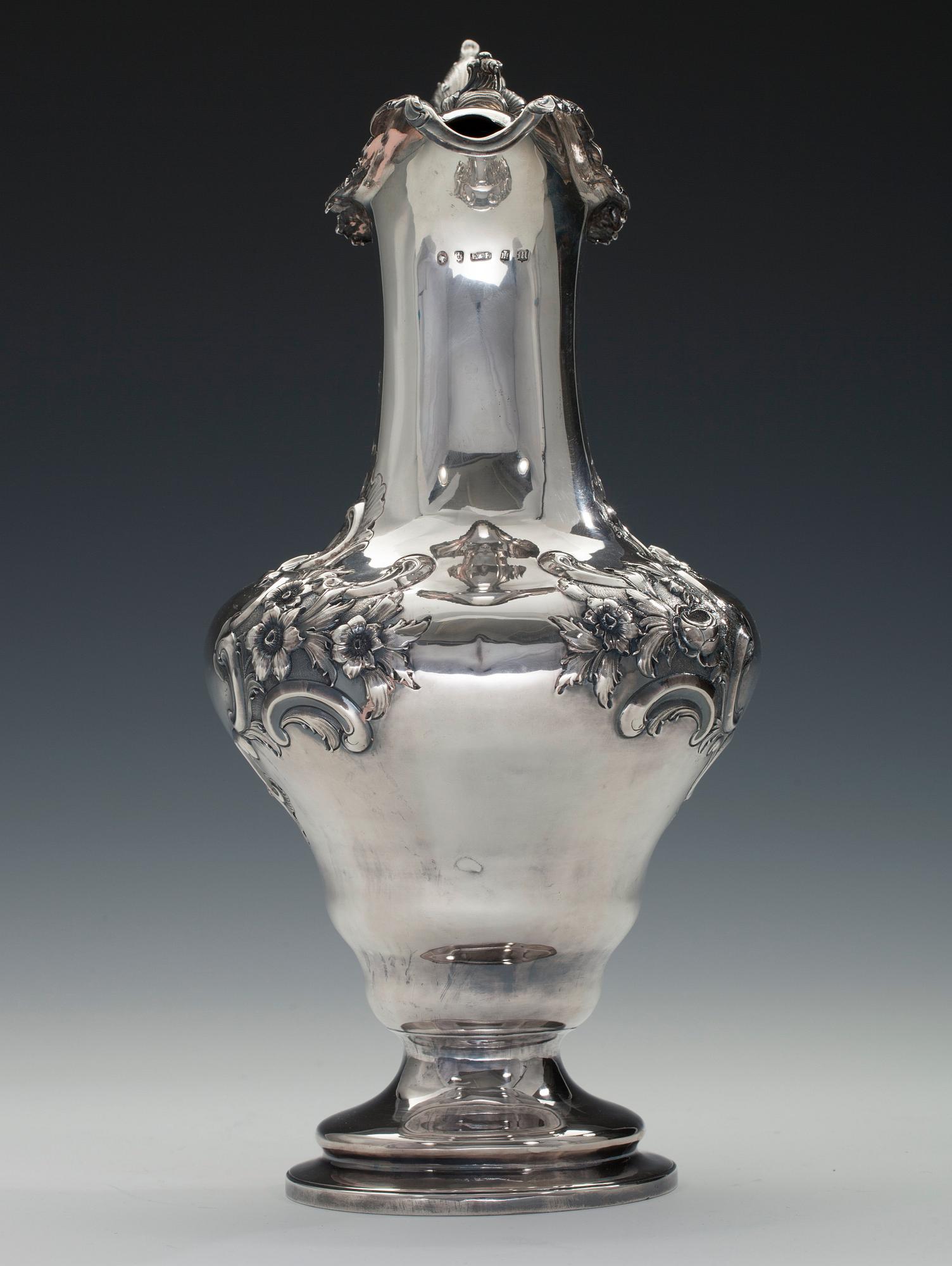 VIINIKANNU, sterling hopeaa. Edinburgh 1843. Korkeus 33 cm. Paino 916 g.