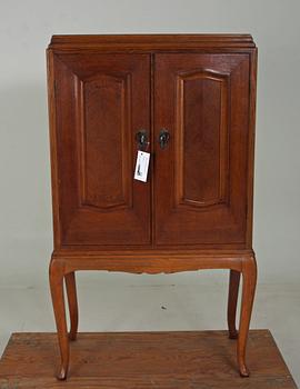SKÅP, rokokostil, 1900-tal.