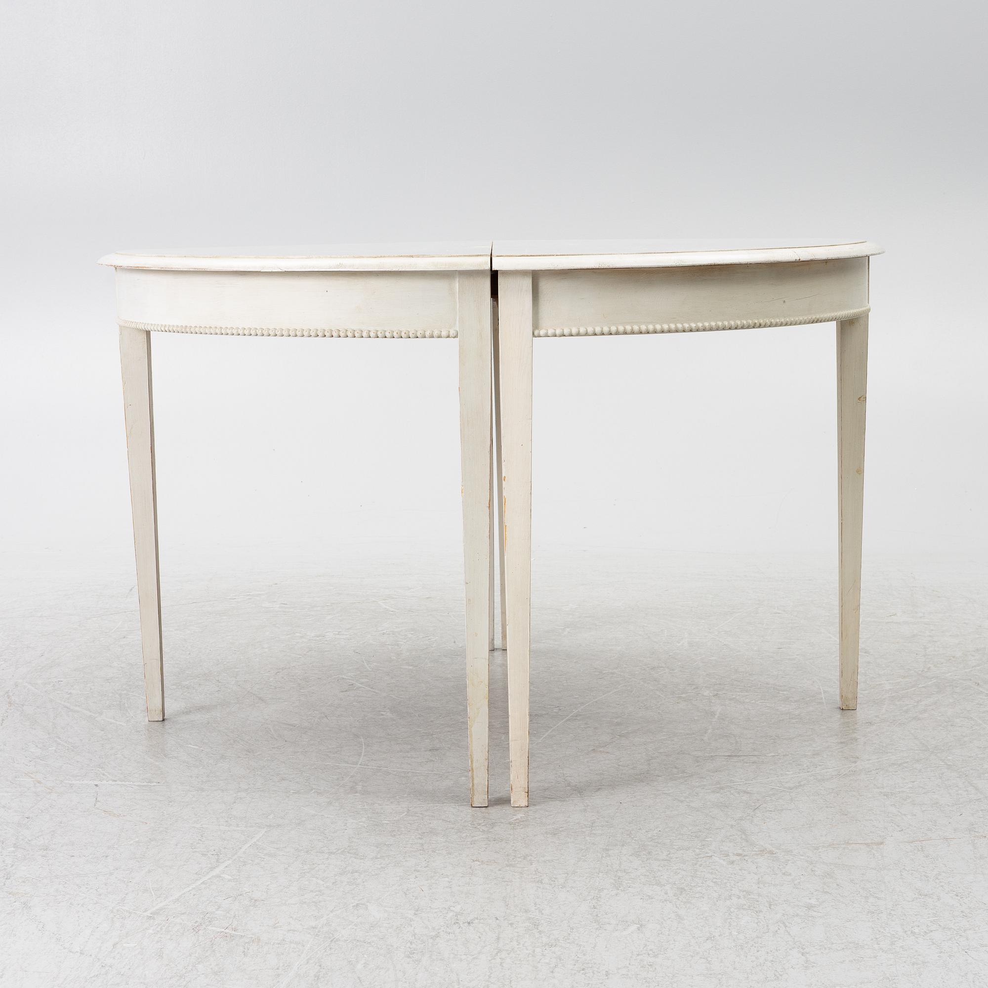 A Gustavian style dining table, late 20th Century.