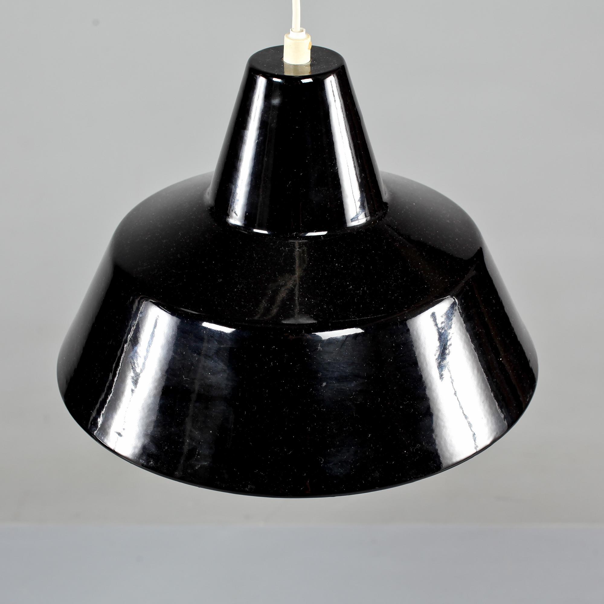 TAKLAMPA, Vaerkstedlampa, Arne Jacobsen, Louis Poulsen, 1900-talets andra hälft. Höjd ca 26 cm.