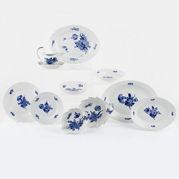 A set of 40 porcelain pieces, 'Blue flower', Royal Copenhagen, Denmark.
