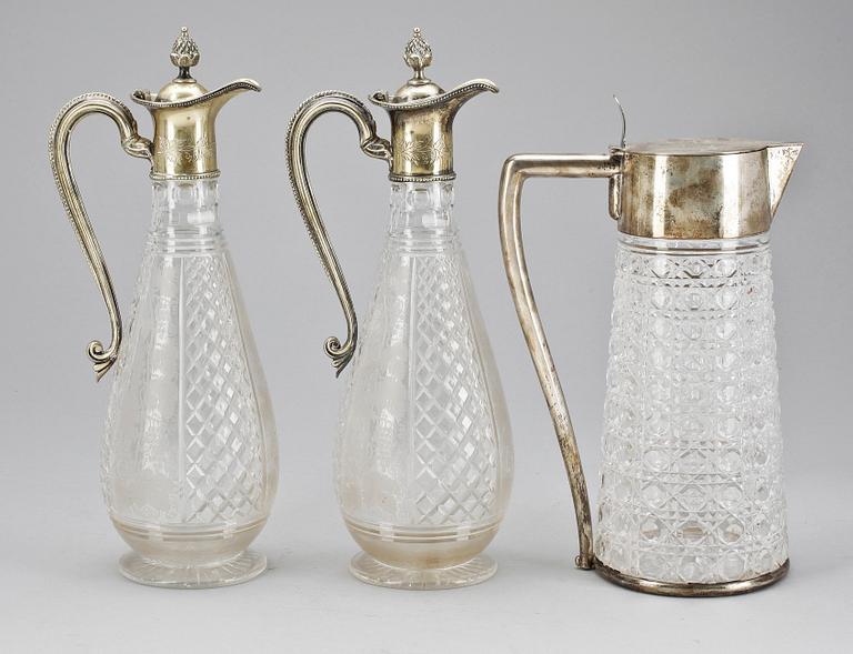 KANNOR, 3 st, silver resp nysilver och glas. Bla CG Hallberg, Stockholm 1901.