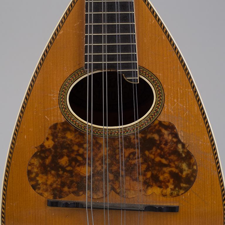 A CREMONATONE WASHBURN MANDOLIN, first half of the 20th century.