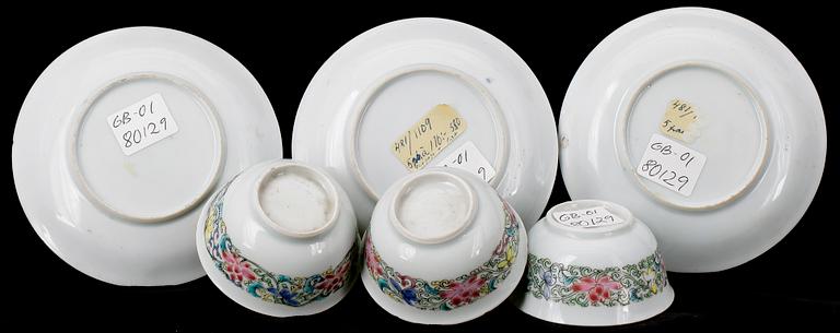 KOPPAR MED FAT, 3 st, porslin, Kina. Yongzheng. 1700-talets första hälft.