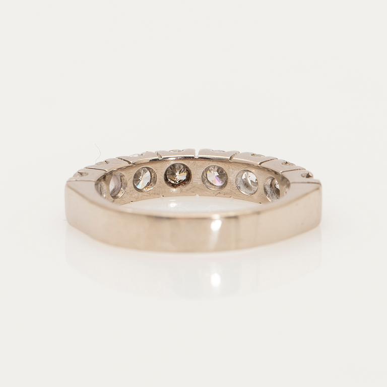 Alliance ring, 18K white gold with brilliant-cut diamonds.