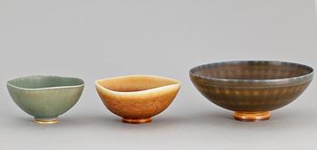 SKÅLAR, 3 st, stengods, Berndt Friberg, Gustavsberg. Signerade Friberg med studiohanden.