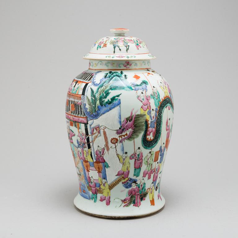 A famille rose vase with cover, late 19th century.