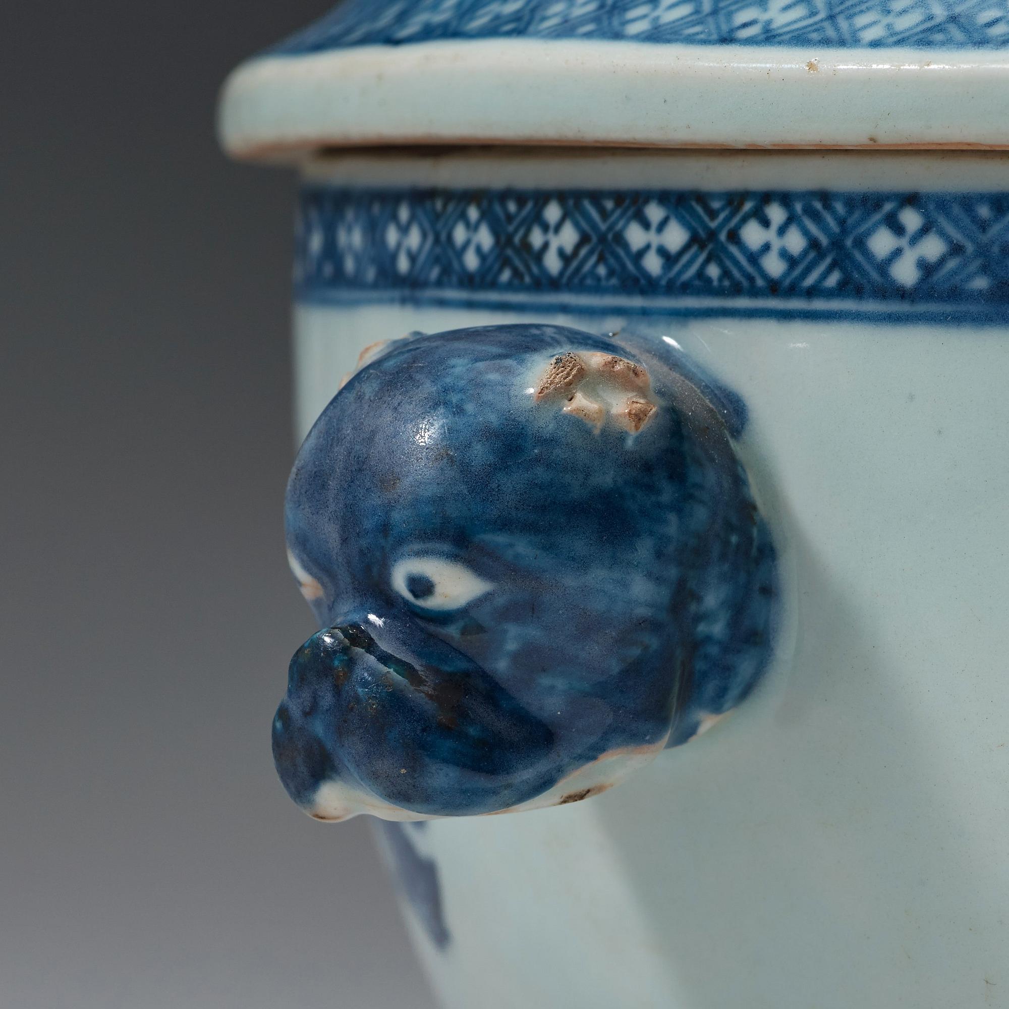An export porcelain blue and white tureen and cover, Qing dynasty, Qianlong (1736-1795).