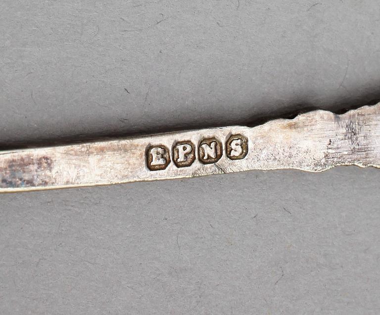 PARTI SILVER, 32 delar, silver och enstaka del nysilver, tot vikt silver ca 800 gram, bl a Ryssland.
