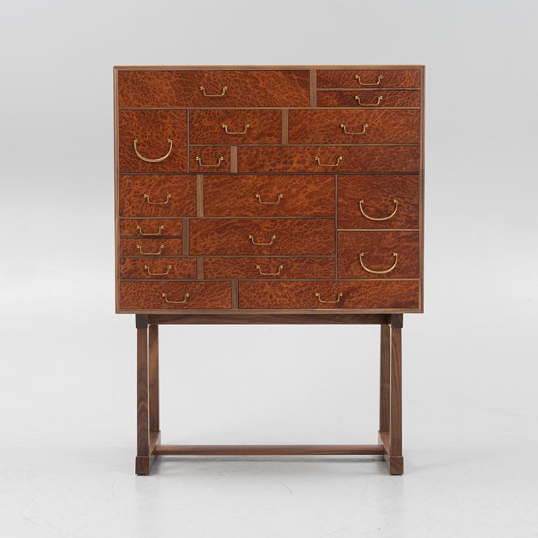 Josef Frank, skåp, "Nationalmuseiskåpet" modell 881, Svenskt Tenn, 2019.