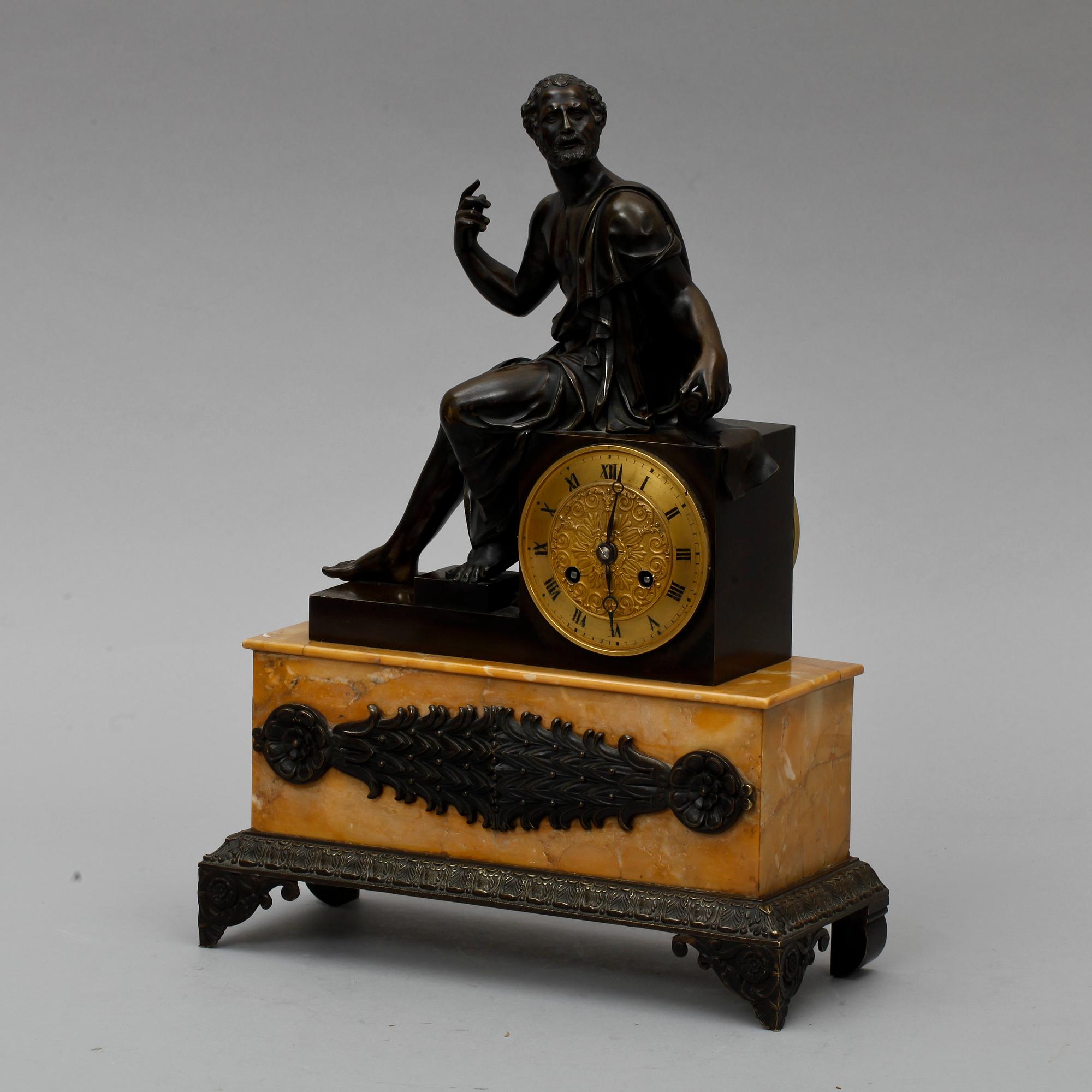 BORDSPENDYL, senempire, 1800-talets första hälft.
