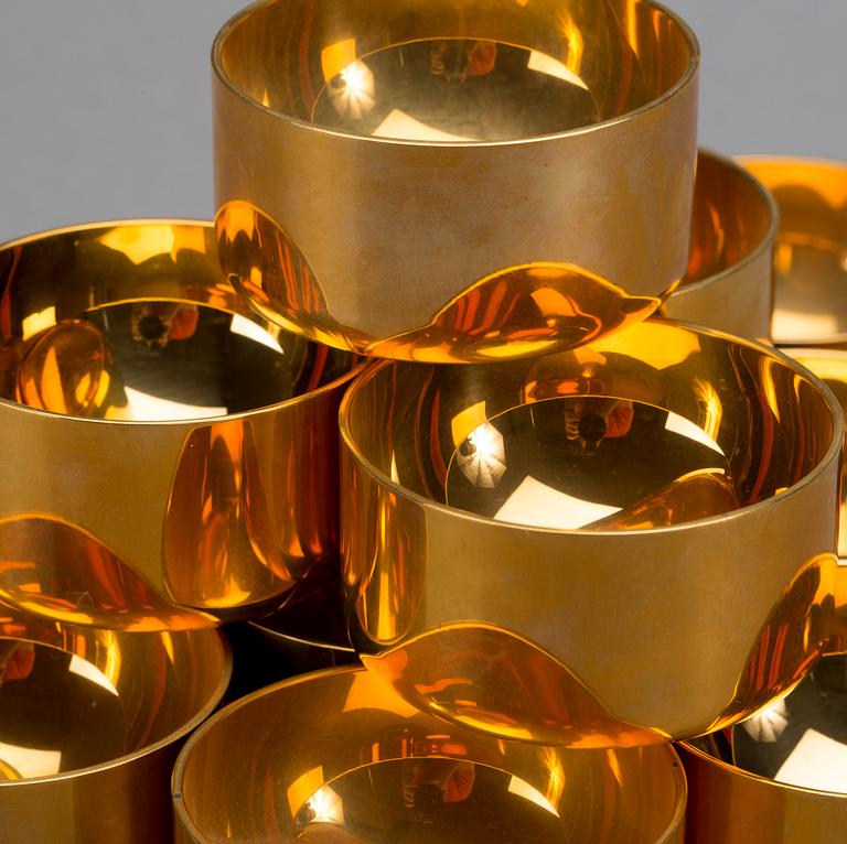 PUNSCHMUGGAR, 12 st, mässing, Pierre Forsell, Skultuna.