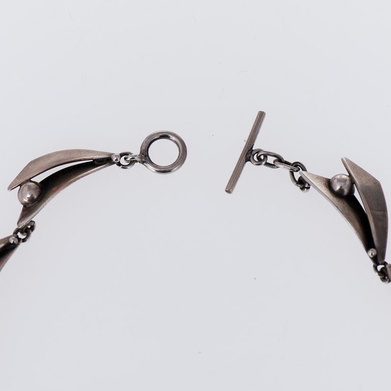 A NECKLACE, silver. Carl Ove Frydensberg, Denmark.