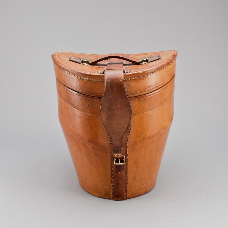 HATTASK, Naturfärgat skinn, omkring 1900.