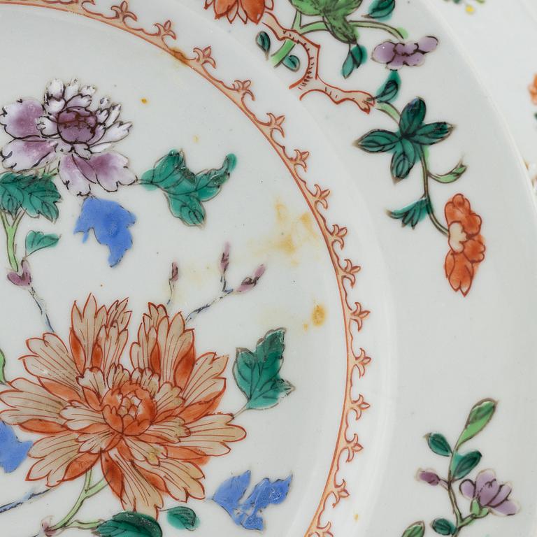 Tallrikar, 14 stycken, porslin, Kina, Qingdynastin, Qianlong (1736-95).